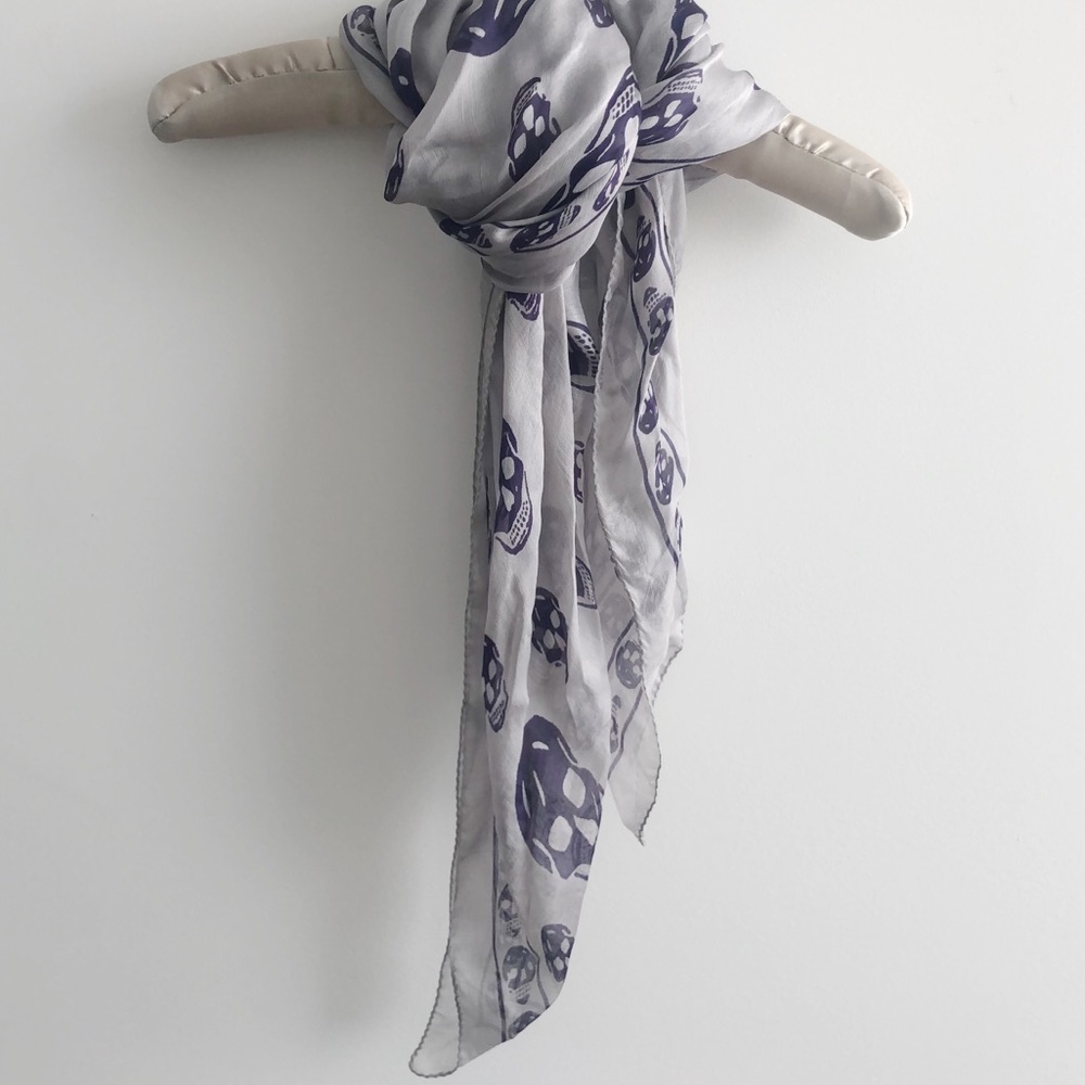 alexander mcqueen skull scarf